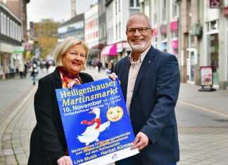 Annelie Heinisch und André Saar haben das Programm zum Martinsmarkt in Heiligenhaus vorgestellt. Foto: Mathias Kehren