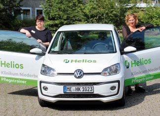 Beim Pflegetraining lernen Angehörige was bei der Pflege zu beachten ist und wie sie weitere Hilfen beantragen können. Foto: Helios