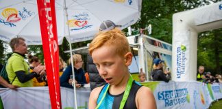 Auch die jungen Athleten freuen sich über Medaillen. Foto: Ingo Kutsche/ Stadtwerke Ratingen Triathlon