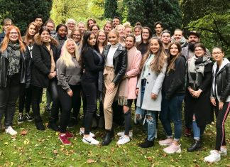 Für diese 31 Berufseinsteiger hat die Ausbildung in der Krankenpflegeschule begonnen. Foto: EVK Mettmann