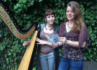 Marie-Claire Junke spielt Harfe, Stefanie Schlüter liefert die Texte. Foto: Privat