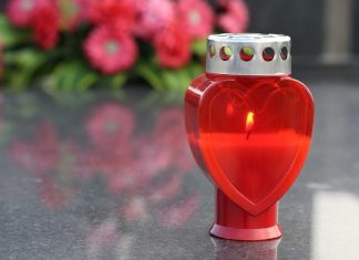 An Allerheiligen finden in den Mettmanner Friedhofskapellen Gottesdienste statt. Foto: Symbolbild (pixabay)