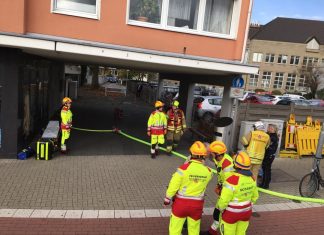 DIe Rettungskräfte bringen sich für einen Einsatz in Stellung. Foto: Feuerwehr Ratingen