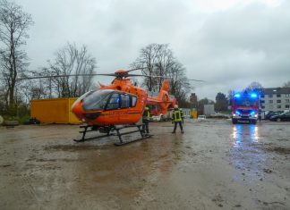 Aus Duisburg flog der Hubschrauber "Christoph 9" ein, um die Retter zu unterstützen. Foto: Feuerwehr Heiligenhaus