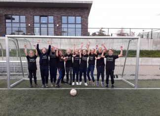 Die Fußballerinnen des HHG freuen sich über ihren Erfolg. Foto: HHG