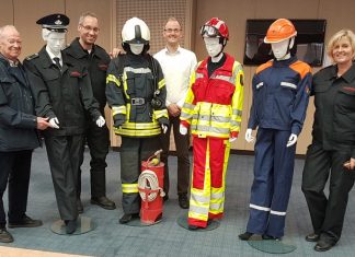 Ausstellungseröffnung "Freiwillige Feuerwehr Mettmann... seit 1869 für Sie im Einsatz" in der Filiale der Kreissparkasse am Jubiläumsplatz. Foto: Feuerwehr