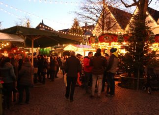 Stimmungsvolle Weihnachtsmärkte gibt es im Kreisgebiet mehrere, darunter auch der Blotschenmarkt in Mettmann. Foto: André Volkmann