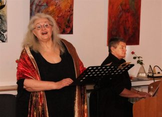 Sorgen für stehende Ovationen: Sängerin Nadia Meroni und Angelika Wille am Klavier. Foto: Bernhard Freitag