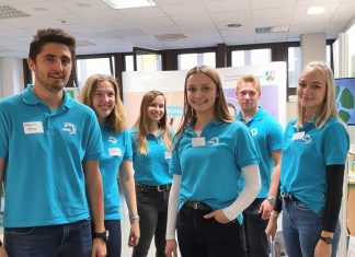 Die NAchwuchskräfte des Finanzamts informierten interessierte Jugendliche aus erster Hand. Foto: Finanzamt Velbert