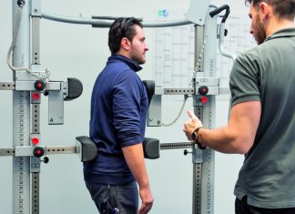 Beim sogenannten Back-Check wird die Haltekraft von Bauch- und Rückenmuskulatur gemessen. Foto: R+M de Wit