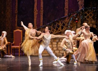 Das Rumänischen Staatsballett Fantasio tanzt die "Schöne und das Biest". Foto: Corina Radu