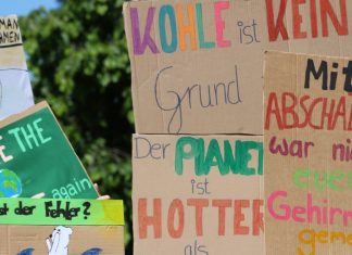Protestschilder der Bewegung "Fridays for Future". Foto: André Volkmann