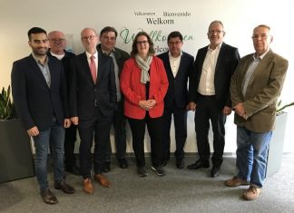 Shamail Arshad (stellv. Vorsitzender der SPD im Kreis Mettmann), Max Kompalik (Mitglied des Kreistages), Manfred Schulte (Fraktionsvorsitzender der SPD-Kreistagsfraktion), Karsten Kunert (Geschäftsführer der SPD-Kreistagsfraktion), Kerstin Griese (MdB Staatssekretärin), Wolfgang Mai (Geschäftsführer Operativ der Agentur für Arbeit Mettmann, Franz Heuel (Geschäftsführer des jobcenters ME-aktiv) und Bernd Falkenau (Mitglied der SPD-Kreistagsfraktion). Foto: Arbeitsagentur