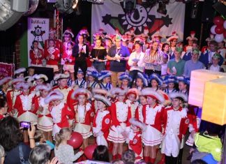 Kaum ist dr Hoppeditz erwacht, wird Kinderkarneval gefeiert. Foto: RaKiKa
