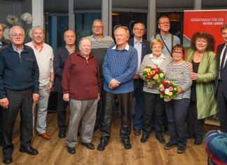 Die Jubilare mit 50 Jahren IG-Metall-Mitgliedschaft beim Gruppenfoto. Foto: IG Metall