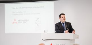 Bundesarbeitsminister Hubertus Heil war auch bei Mitsubishi Electric zu Gast. Foto: Christina Louise Photography