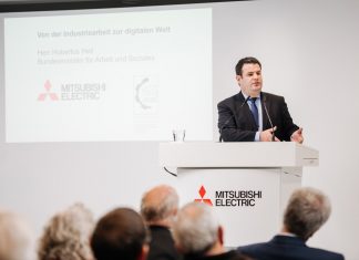 Bundesarbeitsminister Hubertus Heil war auch bei Mitsubishi Electric zu Gast. Foto: Christina Louise Photography