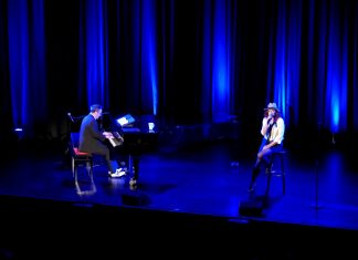 Pe Werner begeisterte mit ihrem „Best of Songs & Satire“ zum Auftakt der neuen Veranstaltungsreihe „Rampenlicht“. Foto: Stadt Ratingen