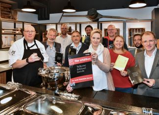 Die Schlüsselwirte und das Velberter Stadtmarketing haben die neuen Schlüsselgerichte vorgestellt. 26 Restaurants nehmen insgesamt an der Aktion teil. Foto: Mathias Kehren