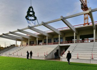 Die Tribüne des neuen Stadions steht im Rohbau. Foto: Mathias Kehren