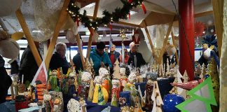 Adventlicher Basar bei den WFB Werkstätten am Flandersbacher Weg in Velbert Beim Adventsbasar in der WFB werden viele interessante Dinge zum Kauf angeboten. Foto: privat