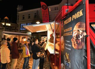Food-Trucks am Offersplatz und ein verkaufsoffener Sonntag locken morgen in die Velberter City. Foto: Mathias Kehren