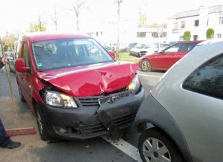 Bei dem Auffahrunfall entstand an drei Autos ein Gesamtsachschaden von geschätzen 11.000 Euro. Foto: Polizei