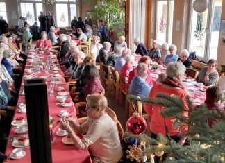 Volle Tische im evangelischen Gemeindehaus am Pütt. Foto: Bürgerverein