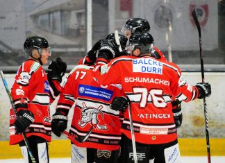 Der erste Schritt ist gemacht: Die Ice Aliens können nach dem 6:3-Sieg in Neuss wieder jubeln. Foto: Ice Aliens