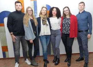 Die Absolventen und ihre Ausbildungleiterin freuen sich über den erfolgreichen Ausbildungsabschluss: Dimitrios Kortsalis, Sabrina Bär, Claudia Lück-Rüth, Tugce Ata, Aleksandra Cibis und Jeremy Heiter.