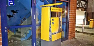 Der aufgesprengte Kassenautomat des Parkhauses an der Turnerstraße in Langenfeld. Foto: Polizei