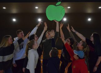 Das Schülerkabarett des Dietrich-Bonhoeffer-Gymnasiums, „Westhäkchen“, tritt wieder auf. Foto: Westhäkchen