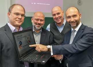 Kooperationspartner: Jens Raffenberg, Leiter des Nikolaus-Ehlen-Gymnasiums, Patrick Helmes, Geschäftsführer der TMR, Bürgermeister Dirk Lukrafka, Stadtwerke-Chef Stefan Freitag. Foto: Mathias Kehren