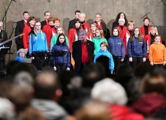 Der Rhythmus-Chor auf der Bühne - hier im Dom. Archivfoto: Mathias Kehren