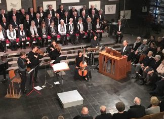 Die Akteure beim Weihnachtskonzert in der Apostelkirche. Foto: privat
