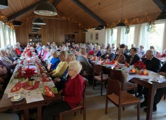Die Weihnachtsfeier kam gut an: Die Tische im Saal waren voll belegt. Foto: Privat