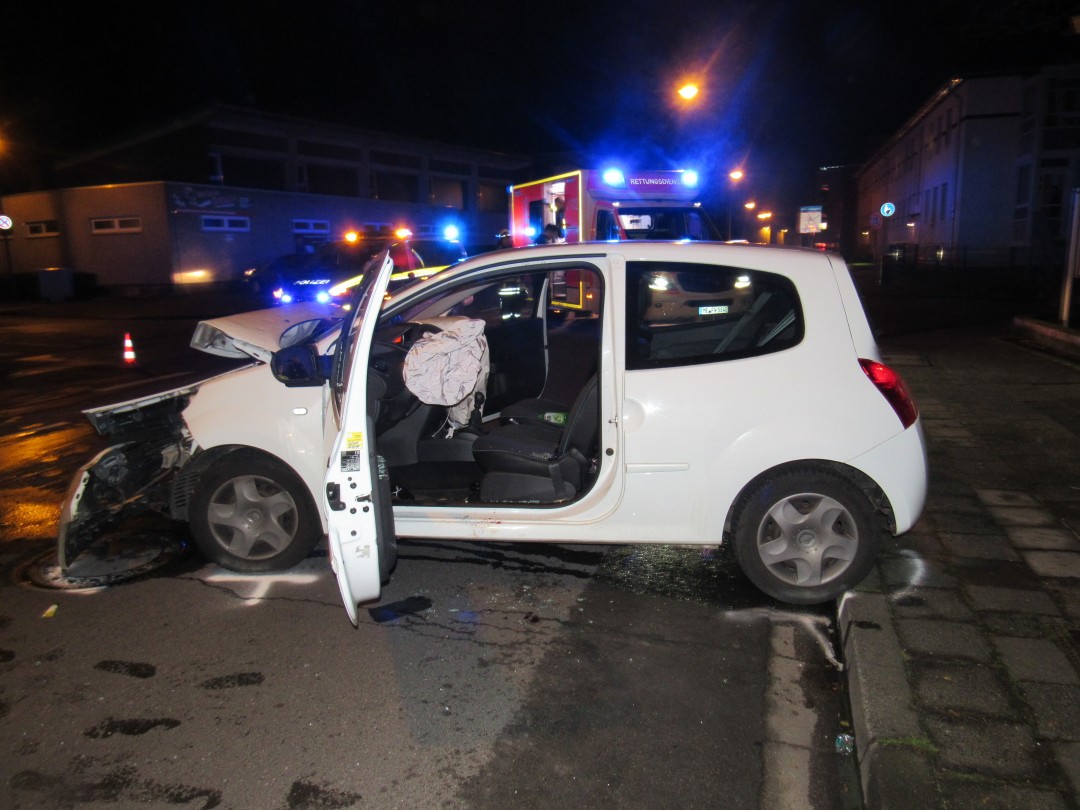 Frontal-Crash In Langenfeld: Auto Beim Abbiegen übersehen