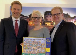 Notar Dr. Jens Bormann, Präsident der Bundes-Notarkammer; Glücksfee Julia Hölting; Alexander Rebs, Präsident des Lions Club Ratingen. Foto: Lions