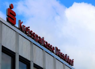 Der Schriftzug der Kreissparkasse Düsseldorf auf einem Bankgebäude. Foto: André Volkmann