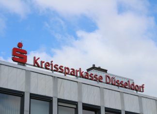Der Schriftzug der Kreissparkasse Düsseldorf auf einem Bankgebäude. Foto: André Volkmann