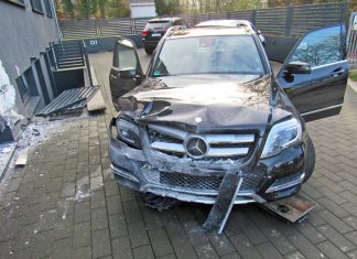 Der Mercedes GLK 350 erlitt Schäden im Frontbereich. Foto: Polizei