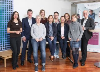 Leonora Fricker (Kompetenzzentrum Frau und Beruf Düsseldorf Kreis Mettmann), Stefan Steinsiepen (Sparkasse Hilden Ratingen Velbert), Eva-Christina Bergmeister (anyMOTION GRA-PHICS GmbH), Inga Heuel (auxmoney GmbH), Cornelia Holländer (Referentin), Gabriele Schoek (Staatskanzlei des Landes NRW), Katja Hannig (ERGO Group), Christa Beermann (Refe-rentin), Claudia Thienenkamp (Dücker conveyor systems GmbH) und Stephan Jäger (IHK Düsseldorf). Foto: Melanie Zanin