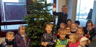 Bürgermeisterin Dr. Claudia Panke mit Kindern des komm. Kinder- und Familienzentrums Ellenbeek. Foto: Stadt Wülfrath