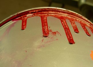 Unter anderem Schadstoffe wie Abbeizmittel, Abflussreiniger, lösungsmittelhaltige Farben und Lacke können am Schadstoff-Mobil abgegeben werden. Foto: pixabay