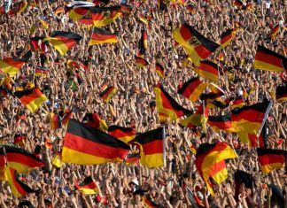 Public-Viewing-Streit: Ob es in Ratingen eine Neuauflage eines "Sommermärchens" geben wird, beschäftigt die Fraktionen. Foto: Symbolbild (pixabay)