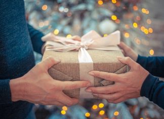 Die Freude ist groß - das Geschenk ist allerdings auch noch nicht ausgepackt. Foto: Symbolbild (pixabay)