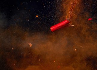 Prüfer der Bezirksregierung wwaren unterwegs, um Verkaufsstellen von Feuerwerkskörpern zu kontrollieren. Foto: Symbolbild (pixabay)