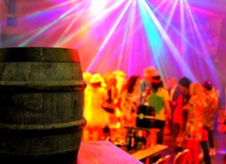 Frisch gezapft wird direkt am Tisch - das Bierfass kann bei der Tischreservierung mitbestellt werden. Foto: André Volkmann