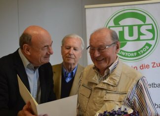 Walter Leibelt (r.) bei der Ehrung - mit Manfred Haufs und Willi Schellscheidt Foto: TuS 08 Lintorf