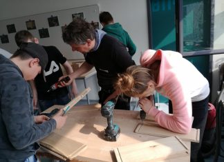 Auch das Tischlerhandwerk können die Jugendlichen ausprobieren. Foto: Kreis ME